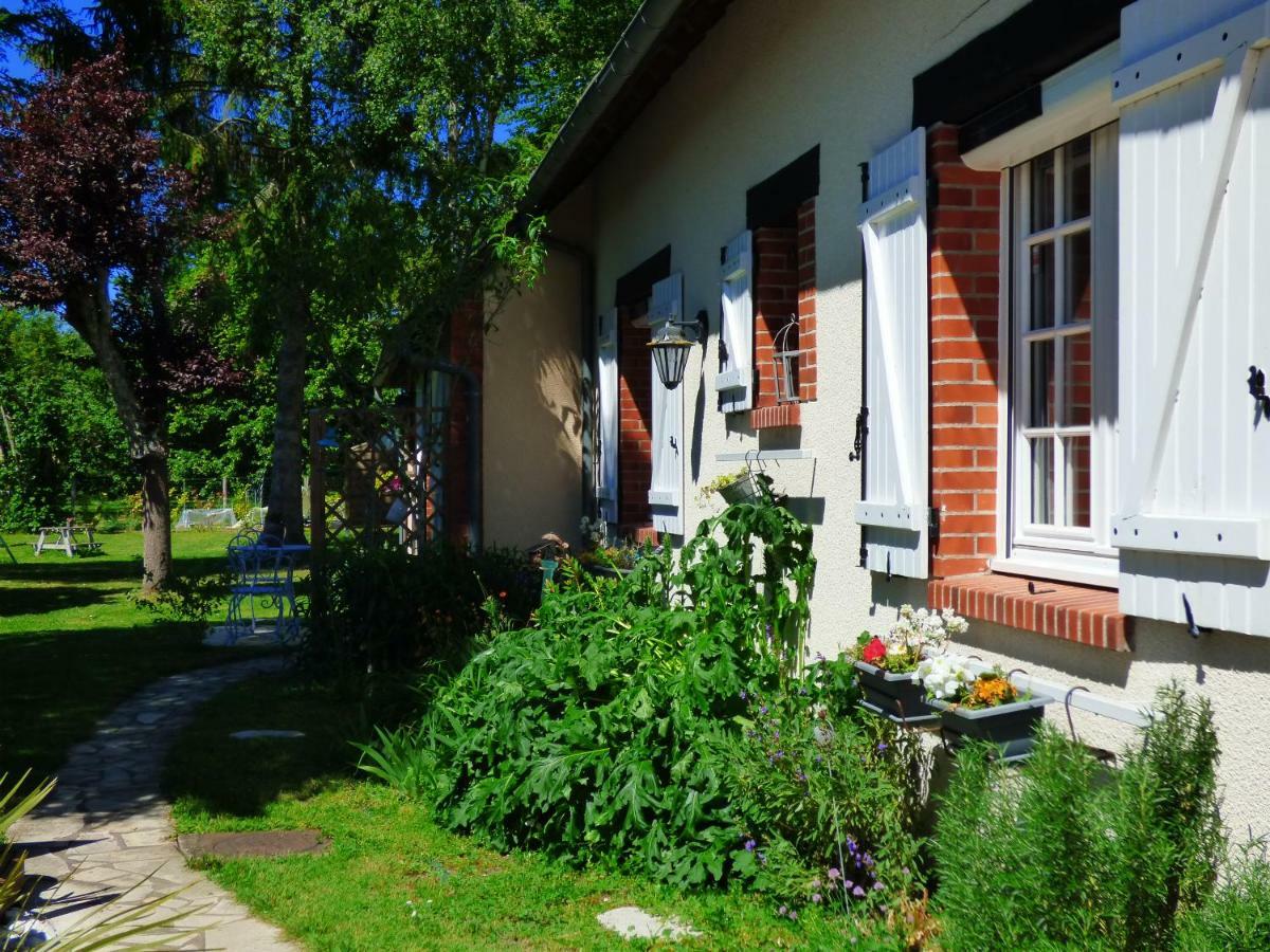 chambres d'hôtes les Muscaris Feins-en-Gatinais Exterior foto